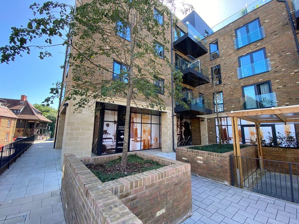 Property photo 2 of 5 Unit 1 Lion Wharf - Old Isleworth (2).Jpg