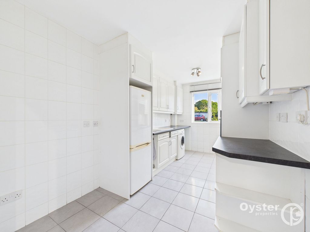 Property photo 3 of 12 Kitchen