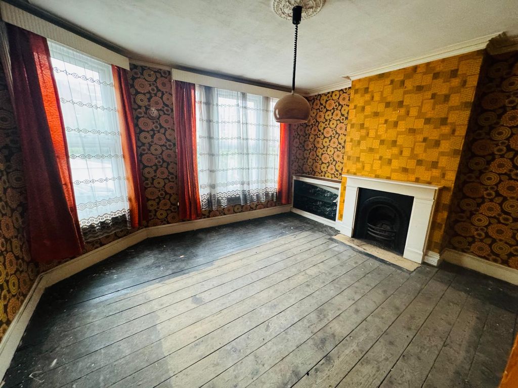 Property photo 3 of 5