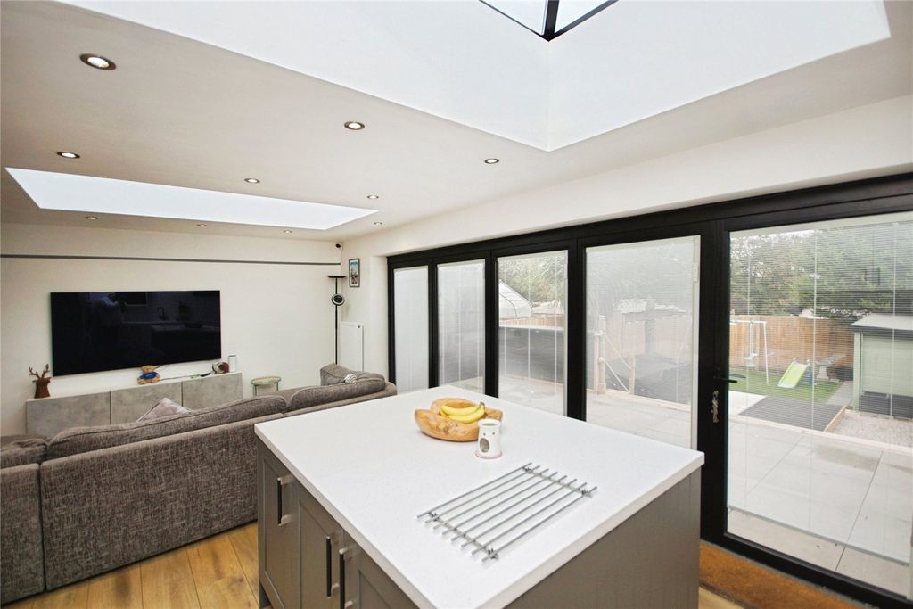 Property photo 3 of 28 Picture No. 27