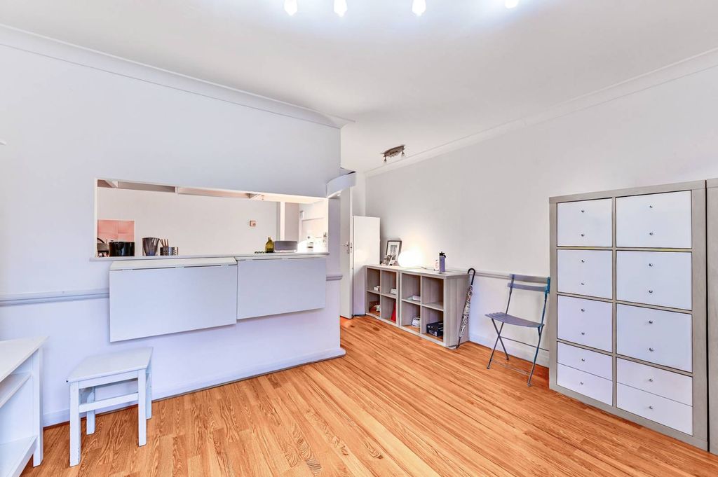 Property photo 3 of 8