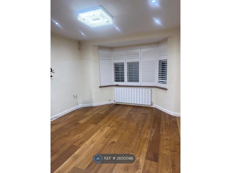 Property photo 1 of 15 Living Room 1