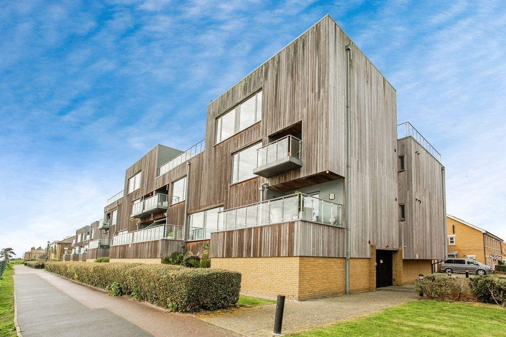 Property photo 1 of 17 Seafront Apartment