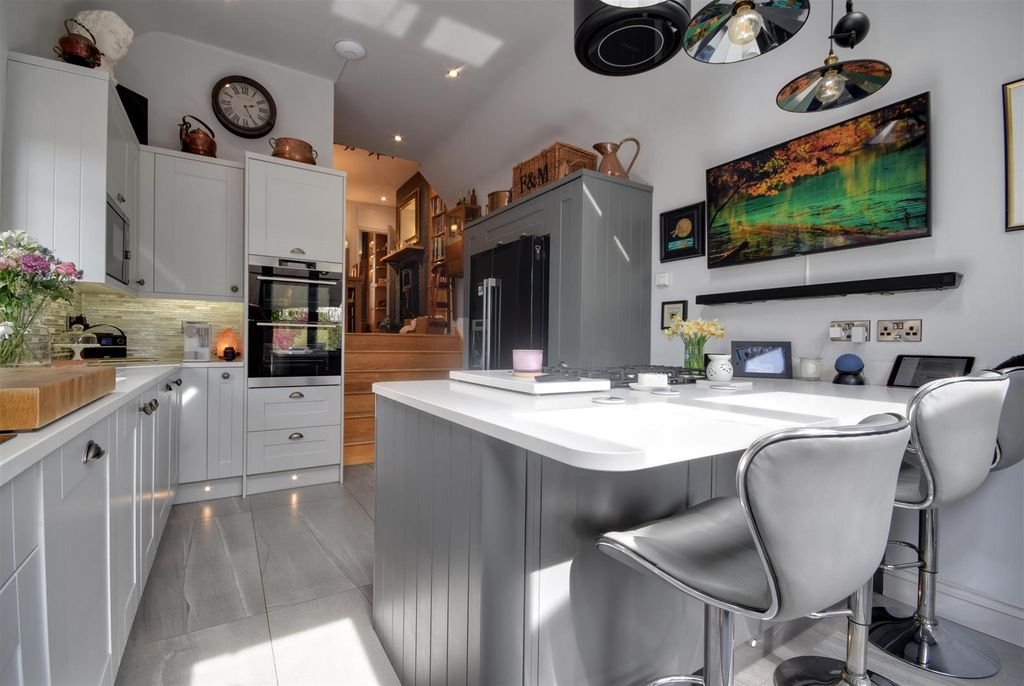 Property photo 3 of 37