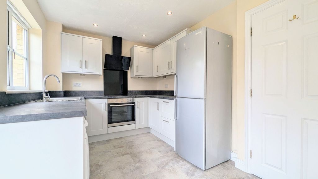 Property photo 2 of 21