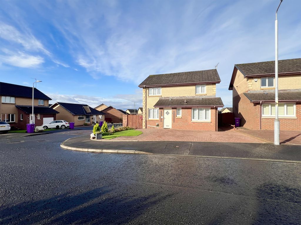 Property photo 2 of 32