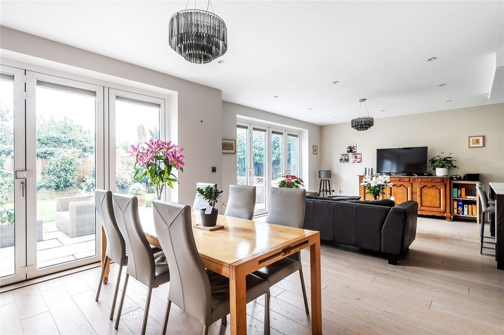 Property photo 3 of 21 Dining Area