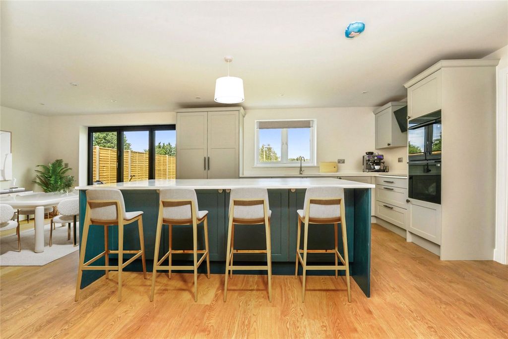 Property photo 2 of 17 Picture No. 22