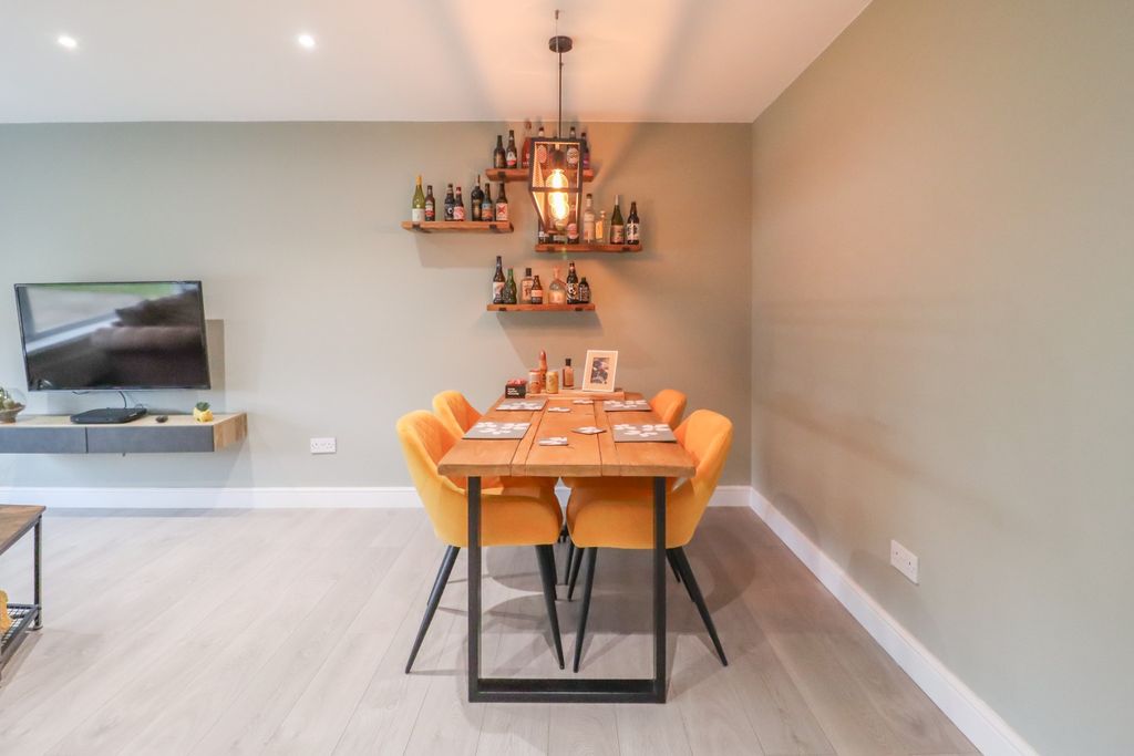 Property photo 3 of 19 4344693