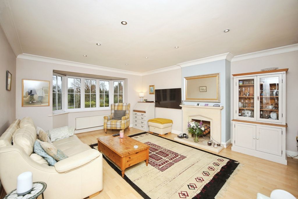 Property photo 2 of 20 Pbox-Img.Jpg