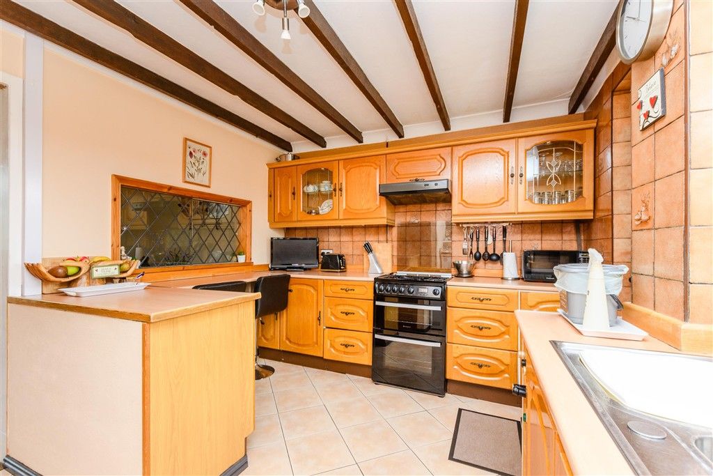 Property photo 3 of 12 Kitchen
