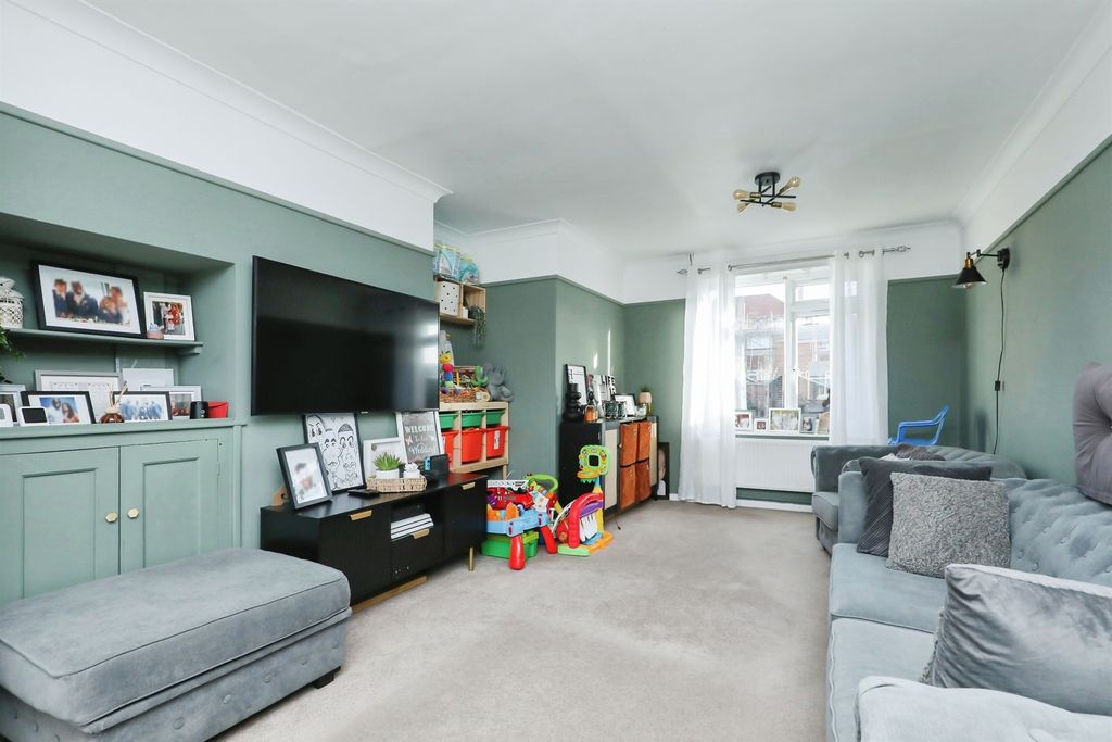 Property photo 3 of 12