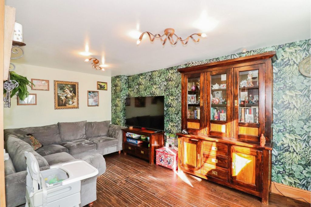Property photo 2 of 23