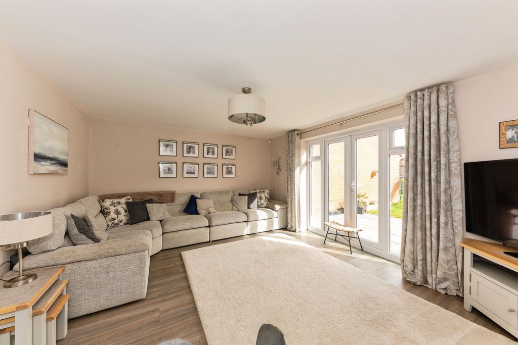 Property photo 2 of 15 Sitting Room