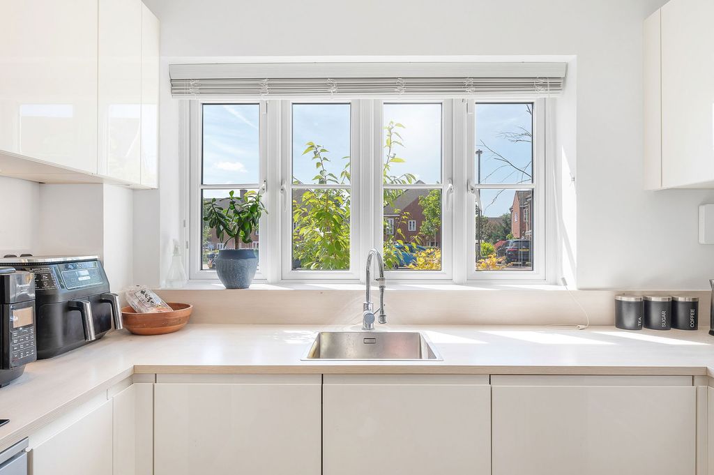 Property photo 2 of 28