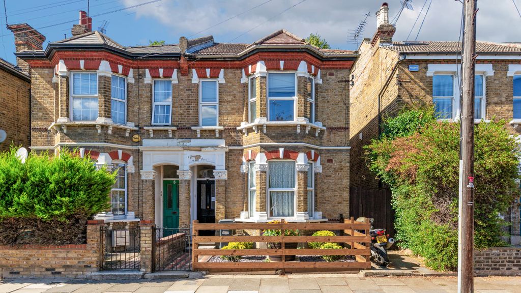 Property photo 1 of 10 Flat 2, 10 Whitestile Road, Brentford, Tw8 9Nj