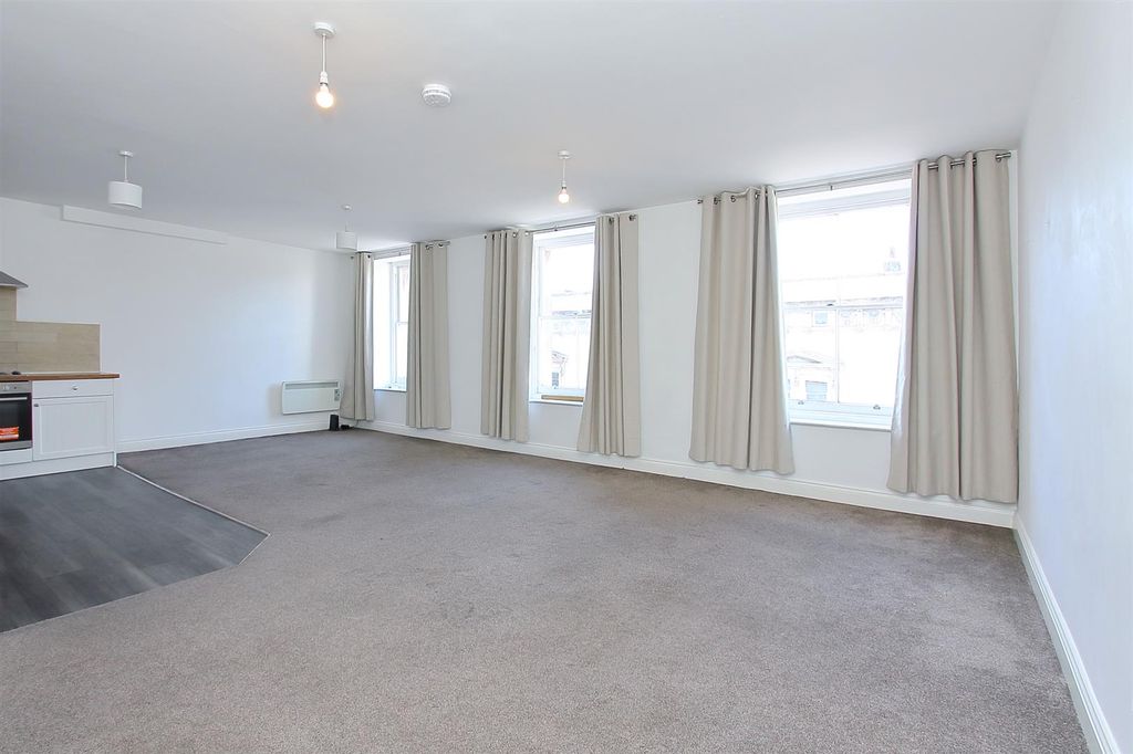 Property photo 3 of 17 62A Queens Road (11).Jpg