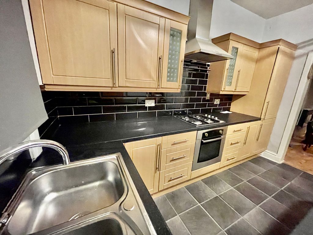 Property photo 1 of 3