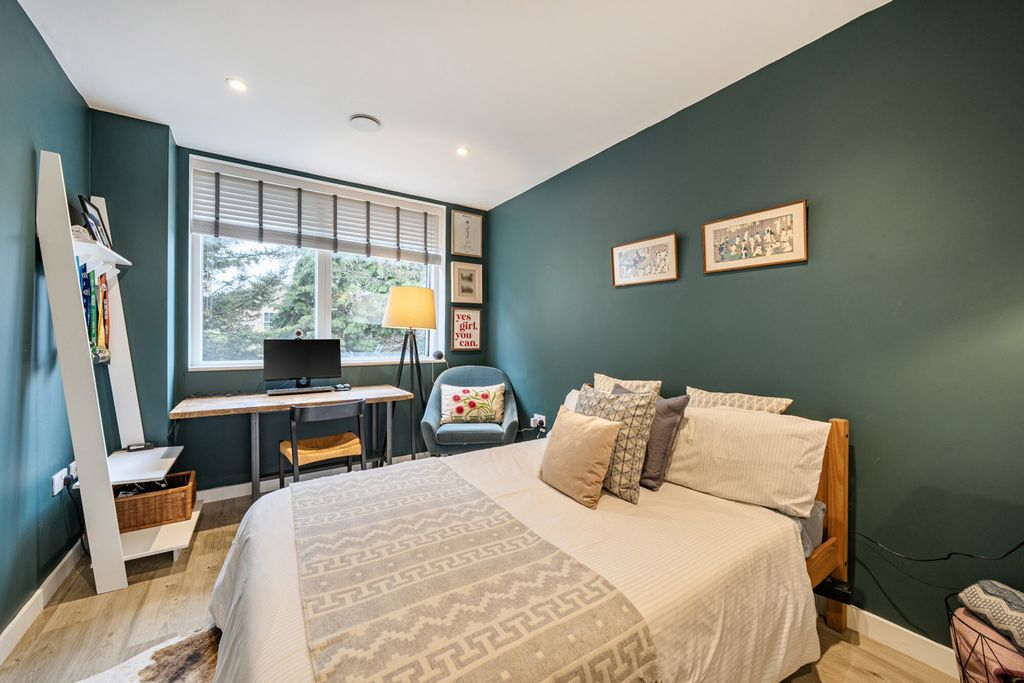 Property photo 2 of 22 1422720-10-69Aaa4...