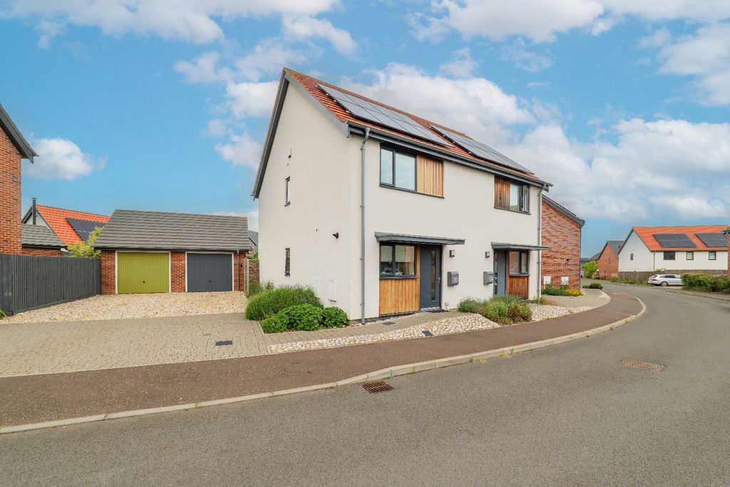 Property photo 1 of 15 5162640