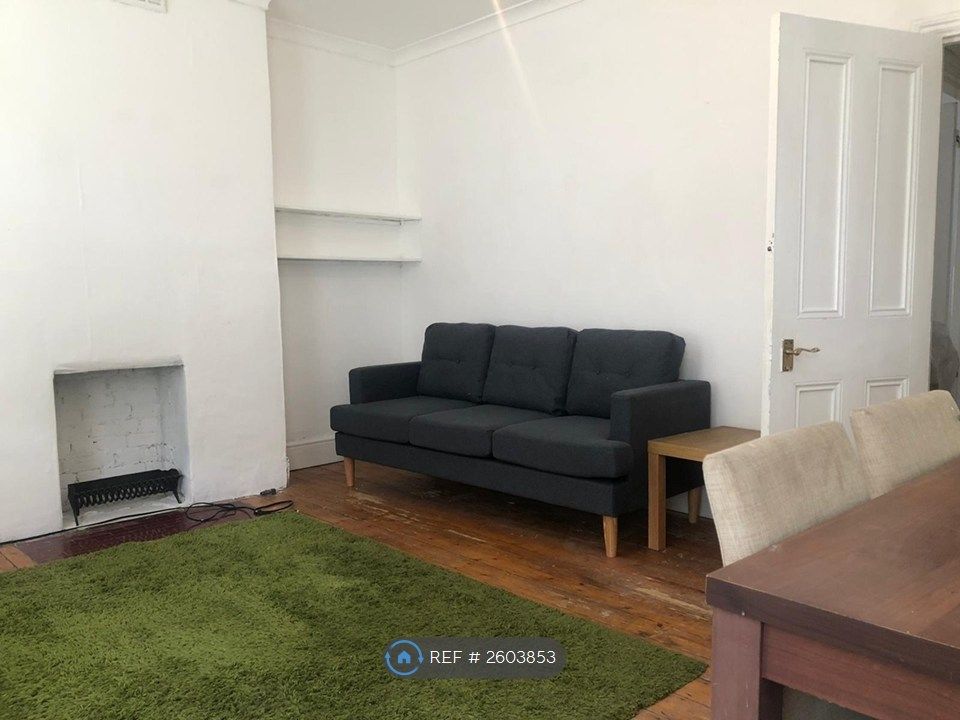 Property photo 1 of 6 Living Room