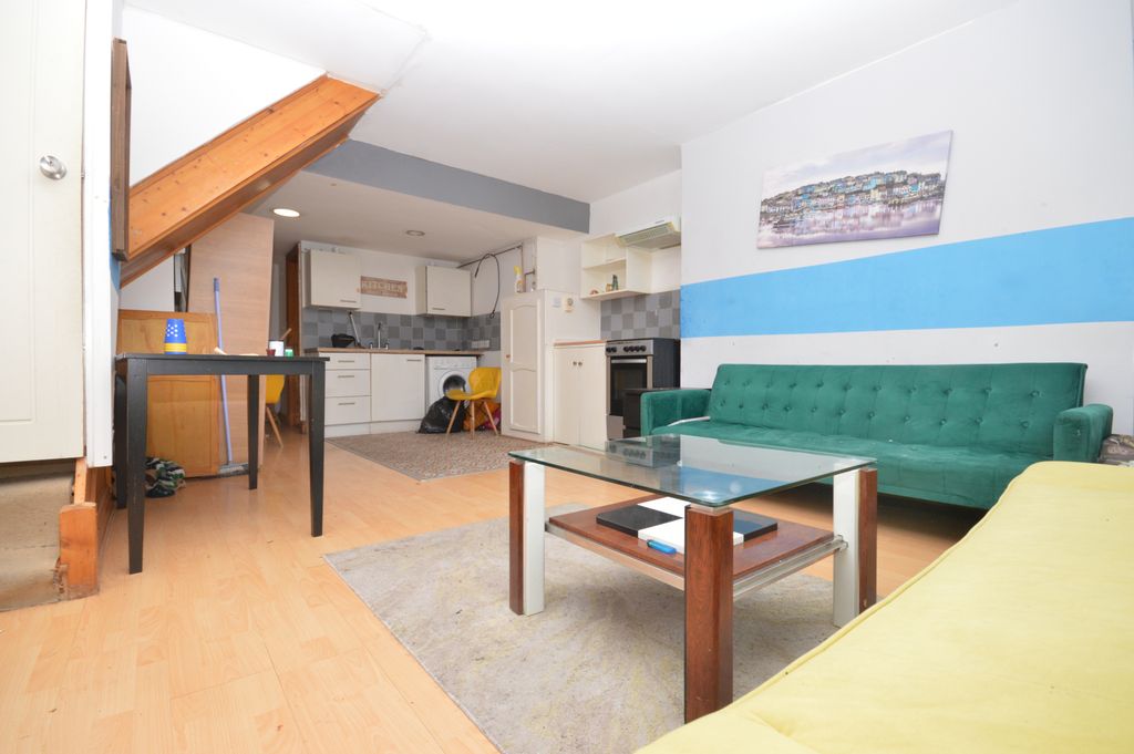 Property photo 3 of 6 Gallery
