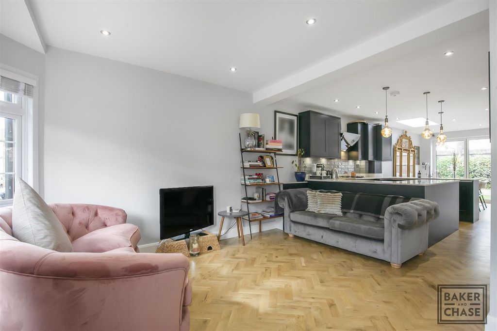 Property photo 3 of 22 Lounge/Kitchen (Open Plan)