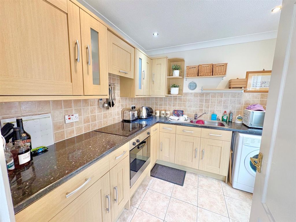 Property photo 3 of 8 Kitchen.Jpg