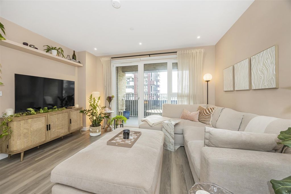 Property photo 3 of 35 4