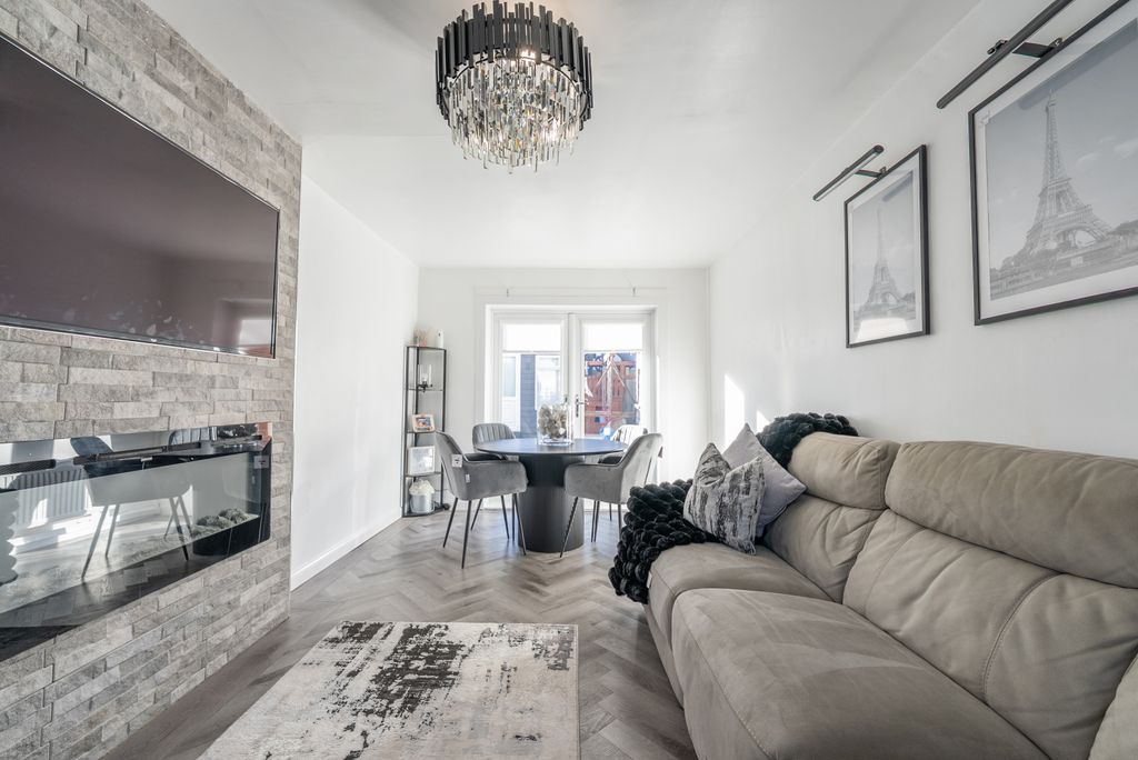 Property photo 2 of 34 Gallery