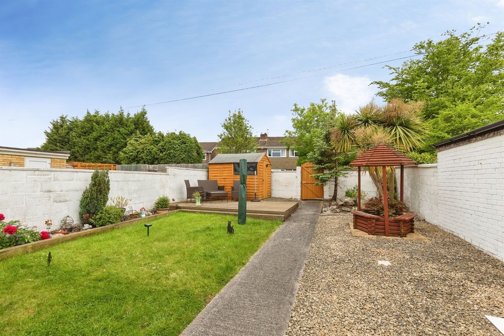 Property photo 2 of 20