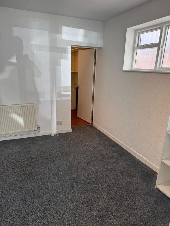 Property photo 2 of 8 Photo 5