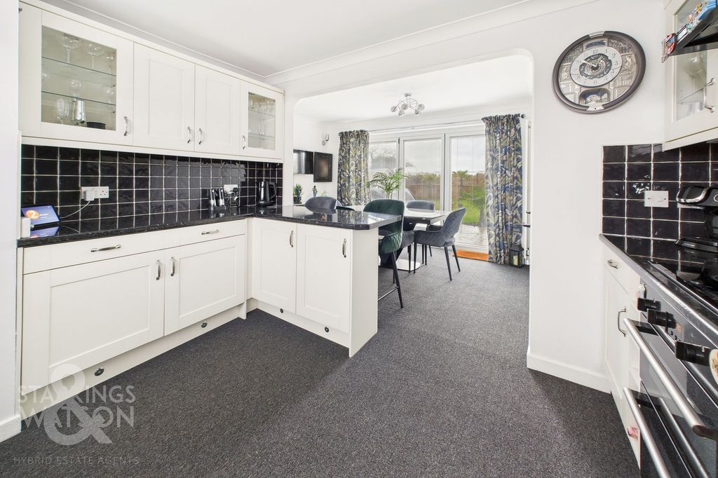 Property photo 3 of 24