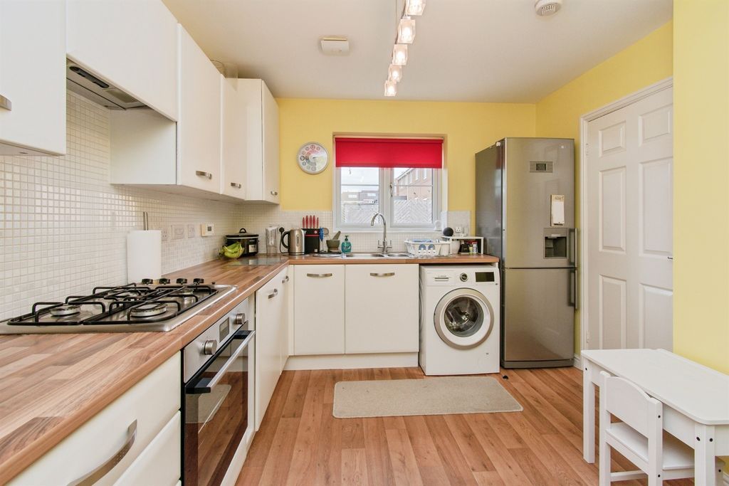 Property photo 2 of 18