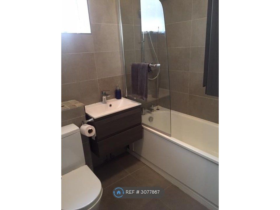 Property photo 3 of 8 Bathroom