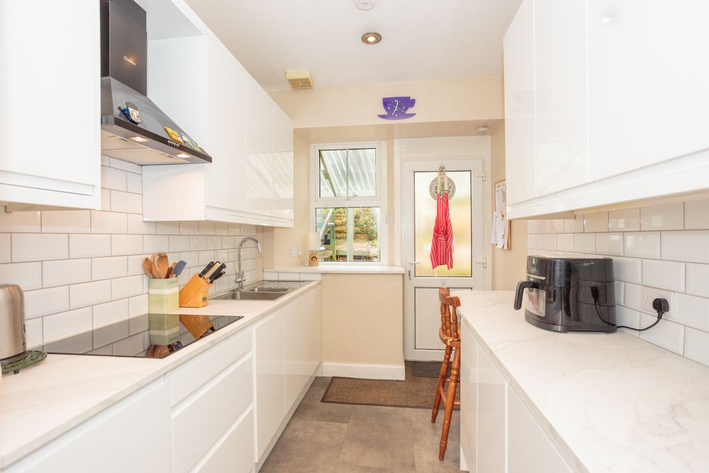 Property photo 3 of 38 Kitchen