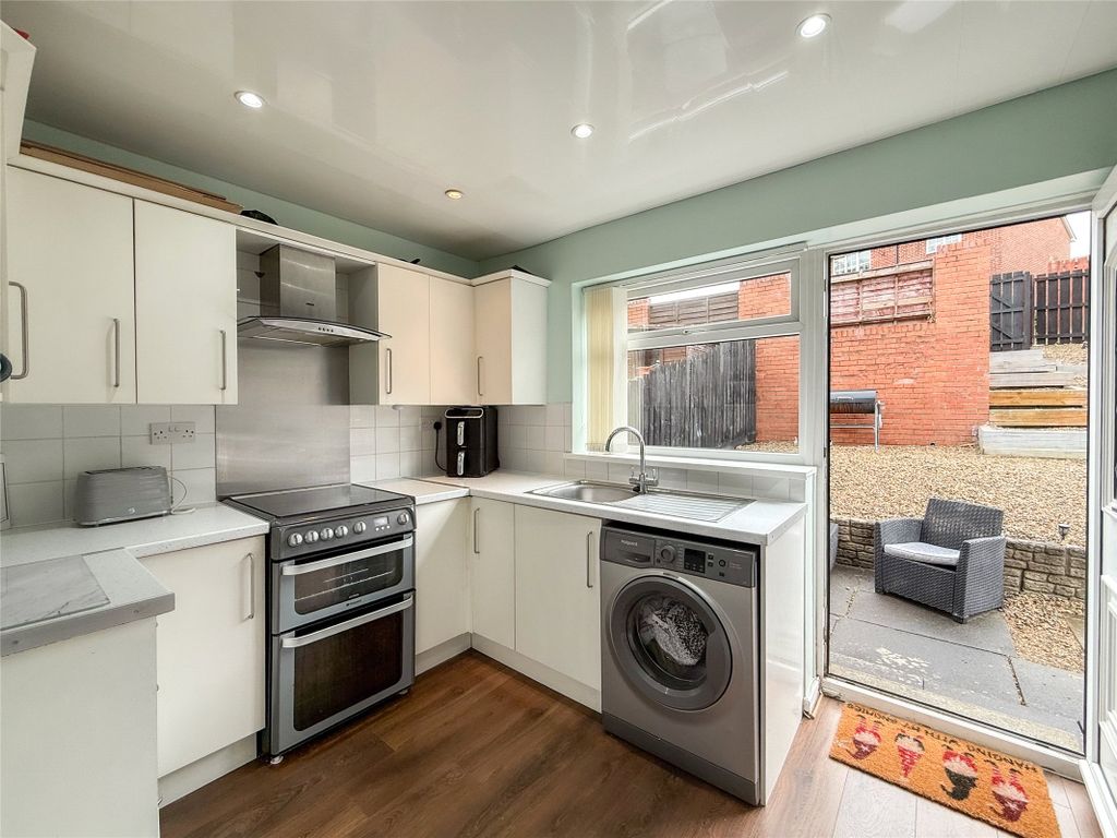 Property photo 3 of 14 Kitchen