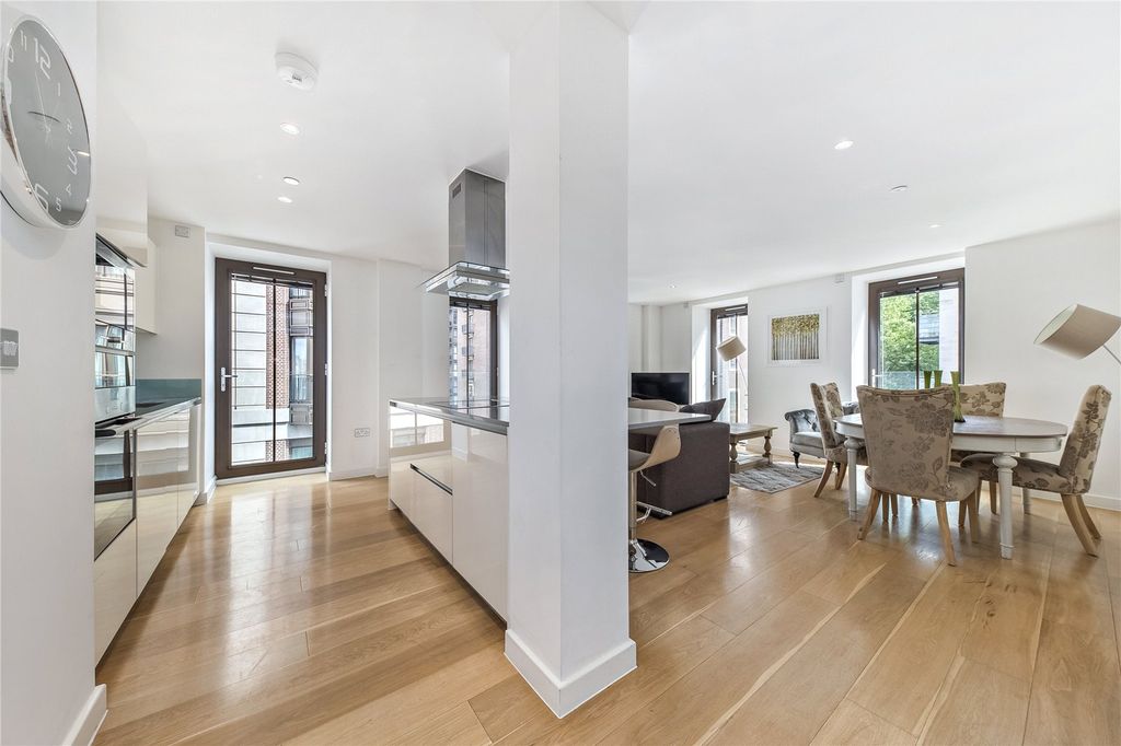 Property photo 2 of 18 Kitchen