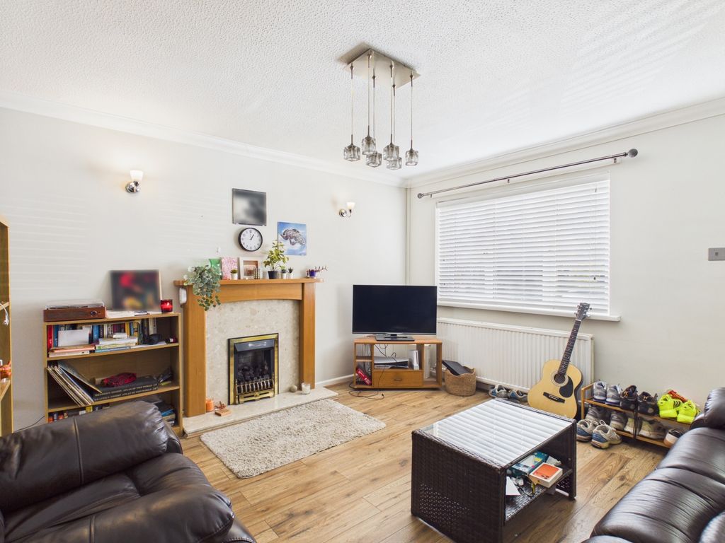 Property photo 3 of 16 Cam03729G0-Pr0280-Still003