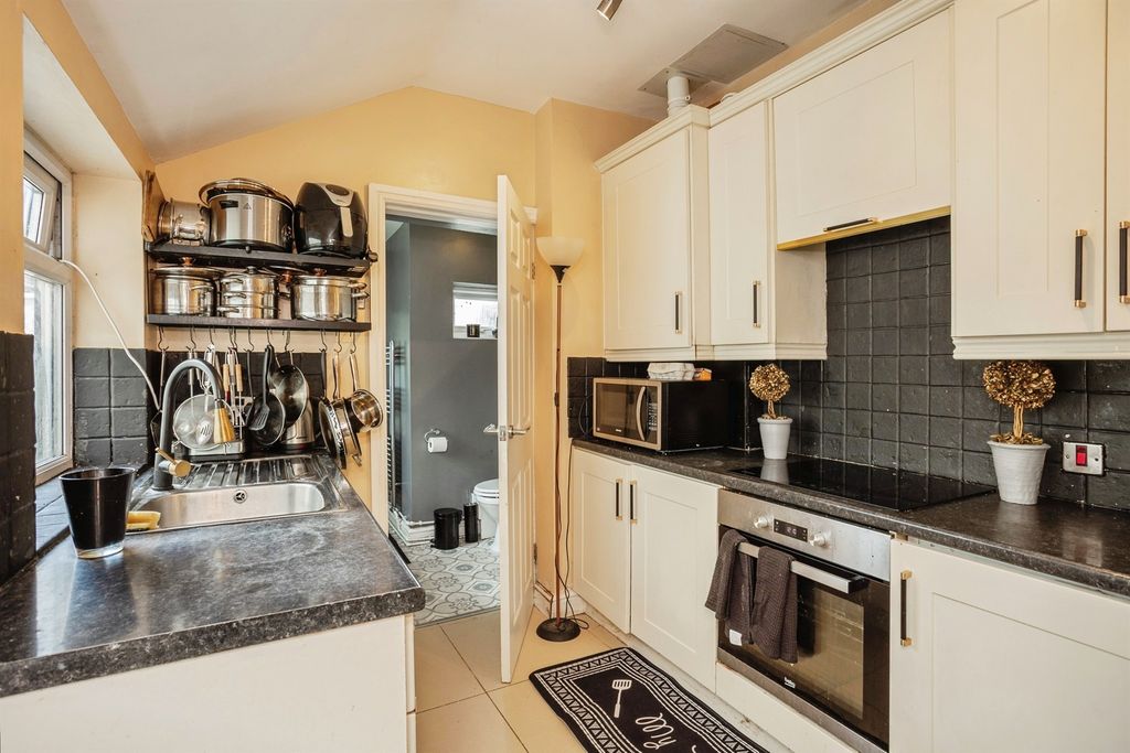 Property photo 3 of 17