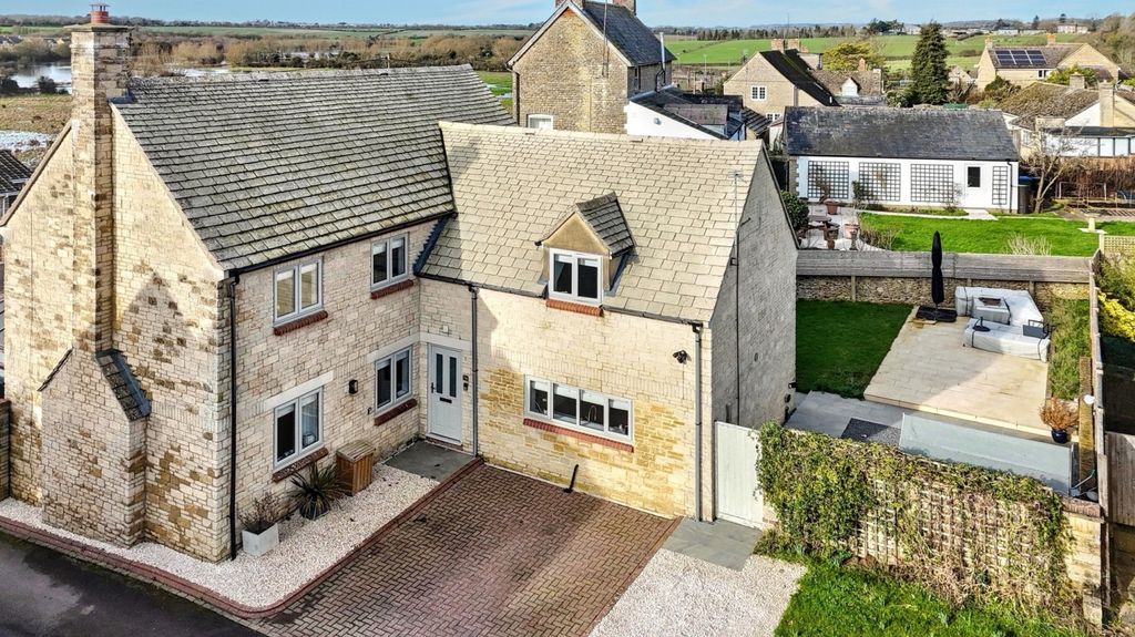 Property photo 1 of 32 Img_8007