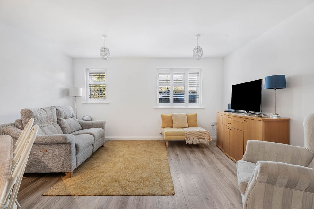 Property photo 3 of 11