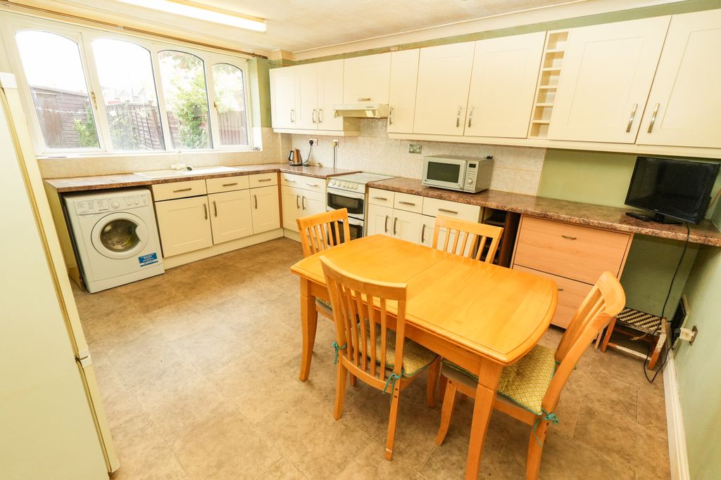 Property photo 2 of 16 Kitchen/Dining Room