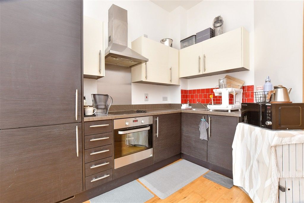 Property photo 3 of 8 Lounge / Kitchen