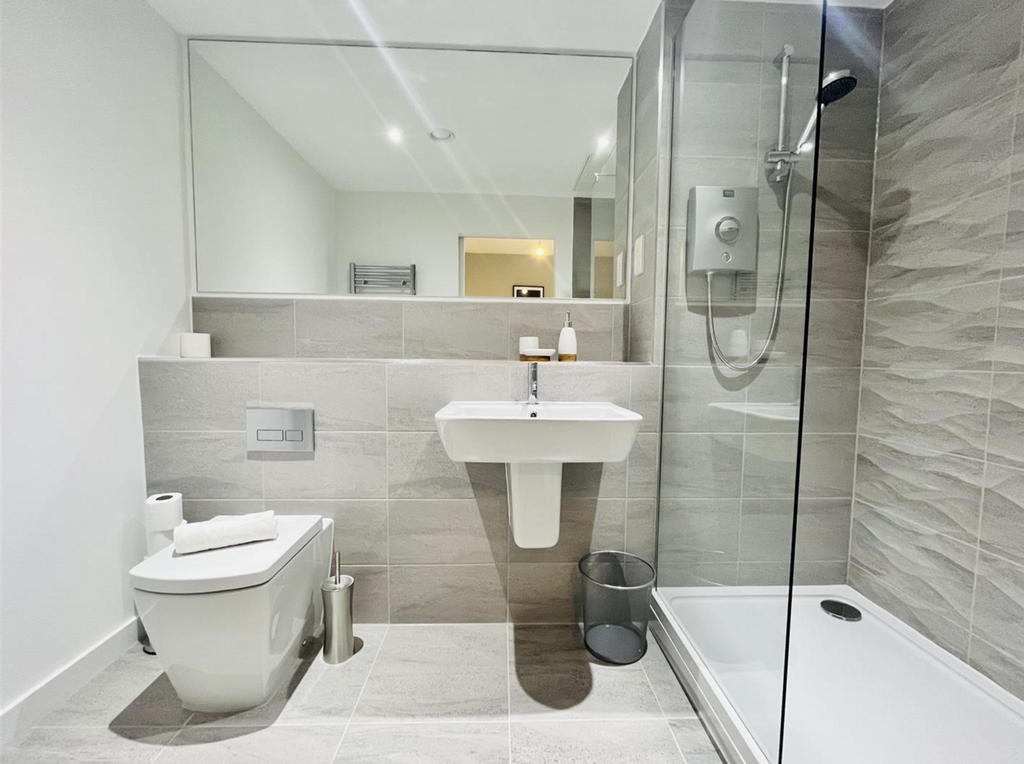 Property photo 3 of 7 Bathroom