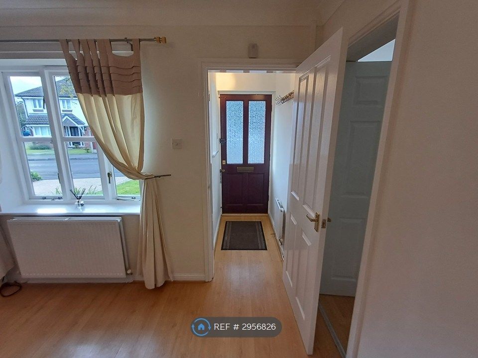 Property photo 2 of 16 Entrance Hallway