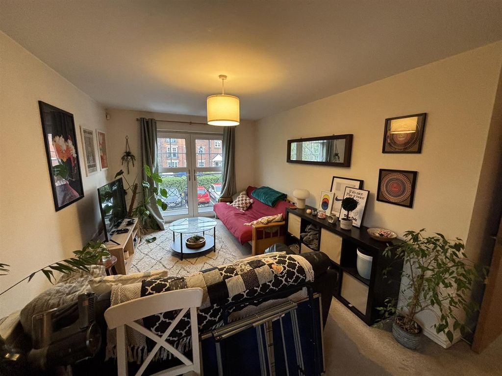 Property photo 2 of 8 Lounge Diner