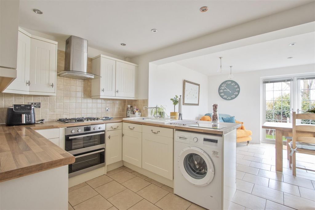 Property photo 2 of 19 Kitchen