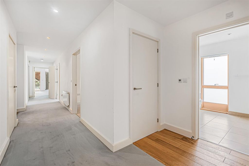 Additional image 5 of 3 bed flat for saleLexington House, Long Road, Cambridge CB2