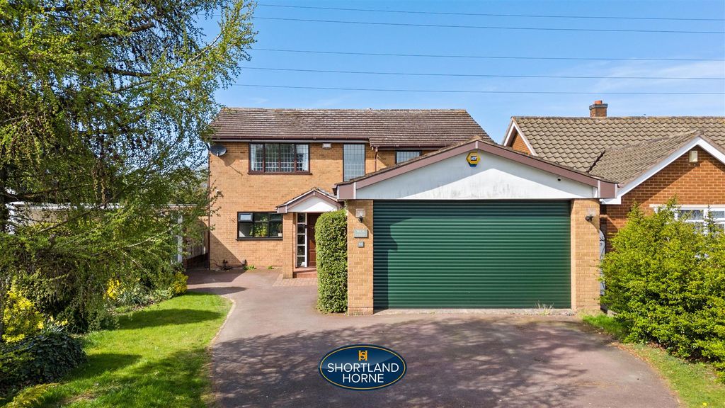 Property photo 1 of 32 51 Magyar Crescent, Nuneaton Wm (15 Of 38).Jpg